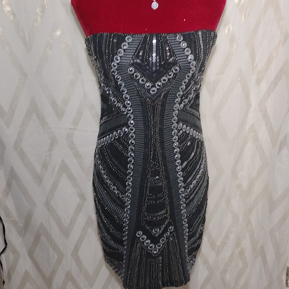 ROMEO & JULIET Vestido Couture negro, talla M, latidos de color y lentejuelas.